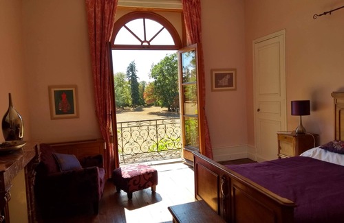 Charly Otro | Château Charly: Vacances de Luxe Dans la Loire
