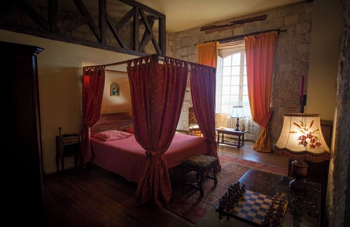 Goudourville Otro | Château de Goudourville 13th century, private, sleeps 30, swimming pool, reception area