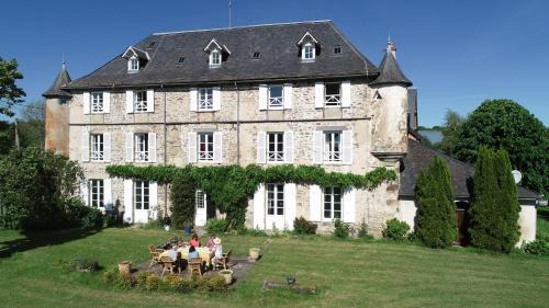 Savennes Cama Y Desayuno | Château de Savennes - Caveau de sabrage