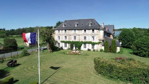 Savennes Cama Y Desayuno | Château de Savennes - Caveau de sabrage