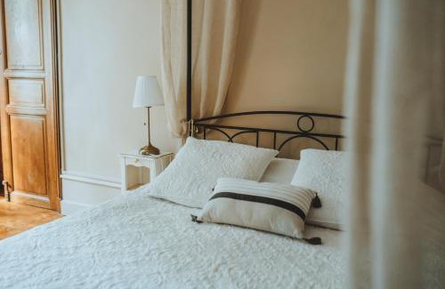 Saint-Priest-Bramefant Cama Y Desayuno | Château Du Guérinet