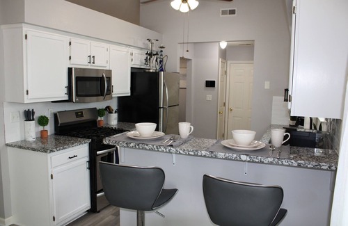 Riverdale Casa | Château Living, King Bed & Private Chef!