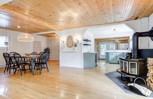 Sainte-Lucie-des-Laurentides Chalet De Esquí | Chalet Parfait Pour Passer du bon Temps en Famille ou Entres Amis!