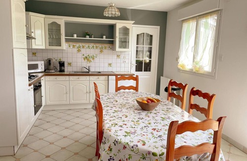 Valencisse Cabaña | Casa rural en Valencisse: Ideal para familias, con jardín, wifi, aparcamiento y mascotas bienvenidas.