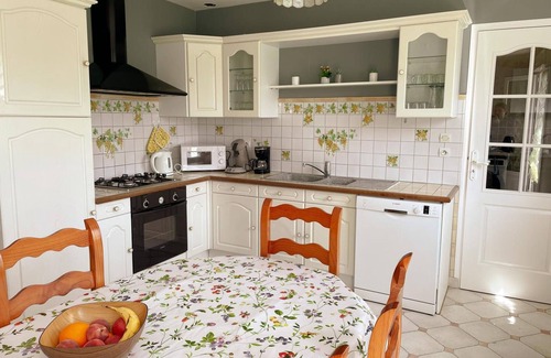 Valencisse Cabaña | Casa rural en Valencisse: Ideal para familias, con jardín, wifi, aparcamiento y mascotas bienvenidas.