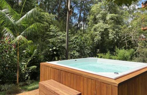 Alejandria Casa | CH51 Colonial Charm Villa at El Poblado Jacuzzi