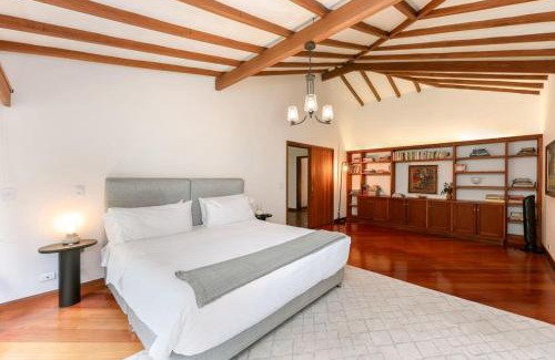 Alejandria Casa | CH51 Colonial Charm Villa at El Poblado Jacuzzi