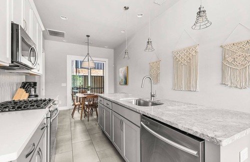 Hadley - Washington Condominio | CH7 ~ Clean Townhouse Near Downtown ~ 2 Miles to Broadway ~ Ensuite Bathrooms ~ Free Parking