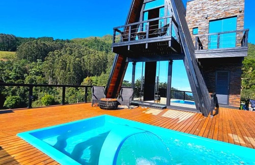 Bom Retiro Chalet De Esquí | Charms of the Friar Cottage