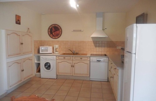 Saint-Germain-de-Varreville Cabaña | Entre el mar y el campo: Casa rústica con WiFi, BBQ, cercana a Utah Beach.