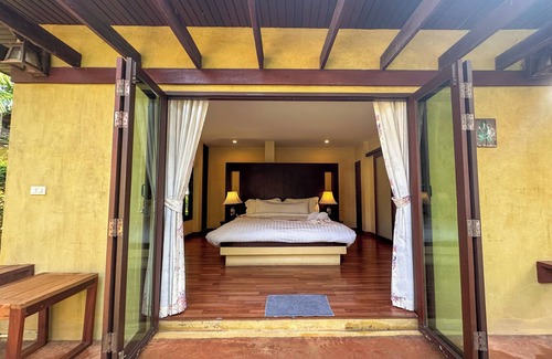 Pak Nam Pran Hotel | Chaan Mai Hom