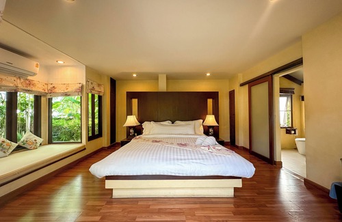 Pak Nam Pran Hotel | Chaan Mai Hom