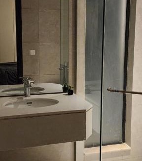 Loralai District Apartamento | Chaand Sifarish, Studio Apartment, Pool & Gym, Gulberg, Self Check-IN