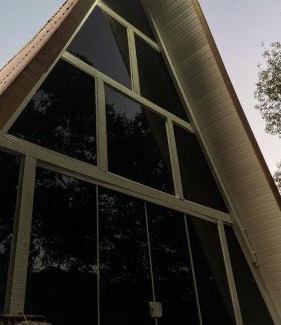 Mangueirinha Chalet De Esquí | Chalé A-Frame as Margens do Rio Marrecas