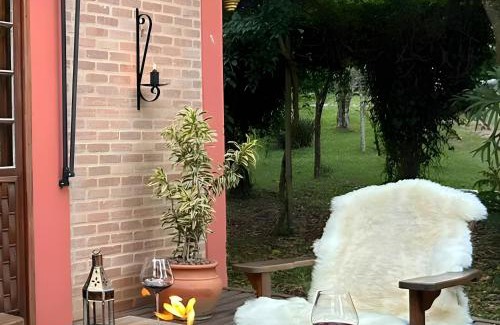 Cunha Chalet De Esquí | Chalé Azaléa com roupas de cama e banho internet de alta velocidade smart tv lareiras decks jardim cozinha equipada estacionamento privativo floresta relaxamento descanso e silêncio no campo