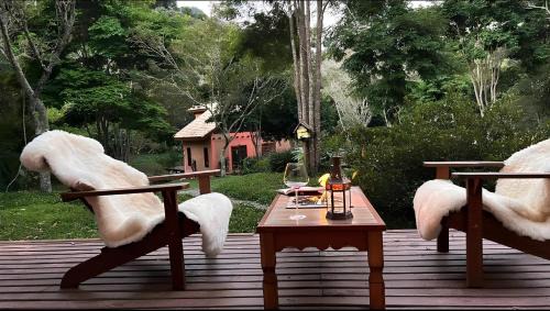 Cunha Chalet De Esquí | Chalé Azaléa com roupas de cama e banho internet de alta velocidade smart tv lareiras decks jardim cozinha equipada estacionamento privativo floresta relaxamento descanso e silêncio no campo