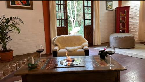 Cunha Chalet De Esquí | Chalé Azaléa com roupas de cama e banho internet de alta velocidade smart tv lareiras decks jardim cozinha equipada estacionamento privativo floresta relaxamento descanso e silêncio no campo