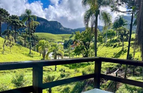 Rio dos Cedros Chalet De Esquí | Chalé canadense em Rio Bonito