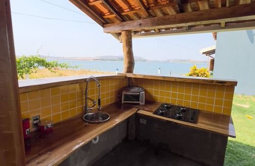Delfinopolis Chalet De Esquí | Chalé com vista e acesso ao Rio Grande - MG