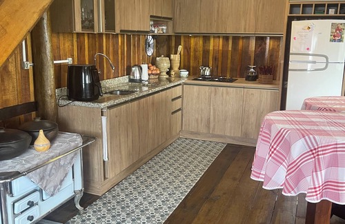 Leoberto Leal Chalet De Esquí | Chalé Dentro da Lagoa, Ambiente Silencioso em Meio a Natureza, Porém no Centro
