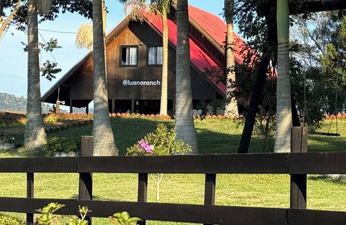 Leoberto Leal Chalet De Esquí | Chalé Dentro da Lagoa, Ambiente Silencioso em Meio a Natureza, Porém no Centro