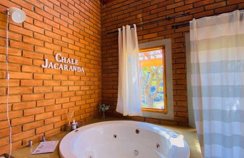 Sapucai-Mirim Chalet De Esquí | Chalé Jacarandá - Hidro, Lareira, Natureza e Mais