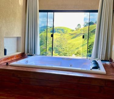 Corrego do Bom Jesus Casa | Chalé Mirante da Colina 10 com hidro privativa, café da manhã e piscina