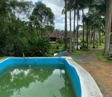 Guaramirim Chalet De Esquí | Chalé pé da montanha