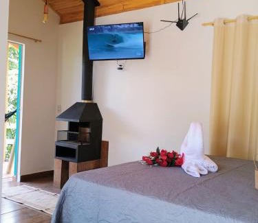 Costas Chalet De Esquí | Chalé Som do Riacho com Hidromassagem e Lareira á 20 minutos de Gonçalves-MG