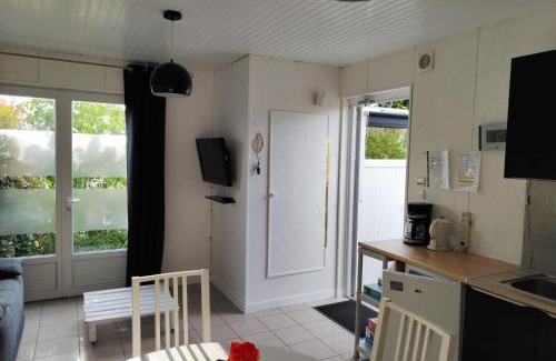 Saint-Pierre-des-Echaubrognes Apartamento | Chalet 38 m2, au calme reposant, près du puy/fou