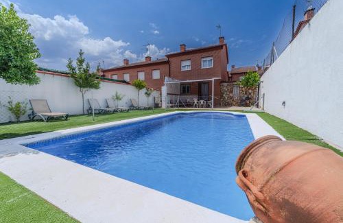 Ciudad Universitaria Casa | Chalet con piscina privada, barbacoa y tranquilidad