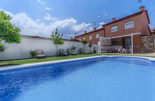 Ciudad Universitaria Casa | Chalet con piscina privada, barbacoa y tranquilidad