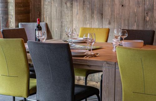 Le Praz Chalet De Esquí | Chalet élégant à Courchevel Le Praz avec spa, cheminée et services inclus - FR-1-568-35