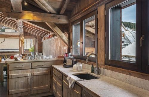 Le Praz Chalet De Esquí | Chalet élégant à Courchevel Le Praz avec spa, cheminée et services inclus - FR-1-568-35