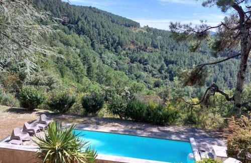 Genolhac Casa | Chalet 14 pers avec vue panoramique et piscine chauffée