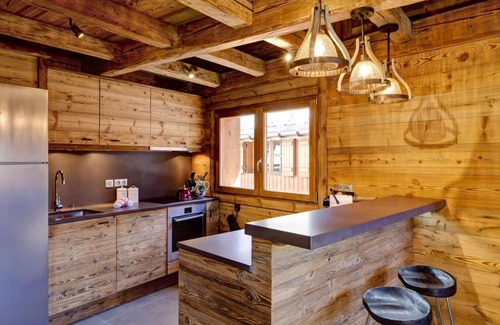 Le Praz Chalet De Esquí | Chalet, 100m del centro estación, balcón, chimenea o estufa a leña, tv, 150m², Courchevel