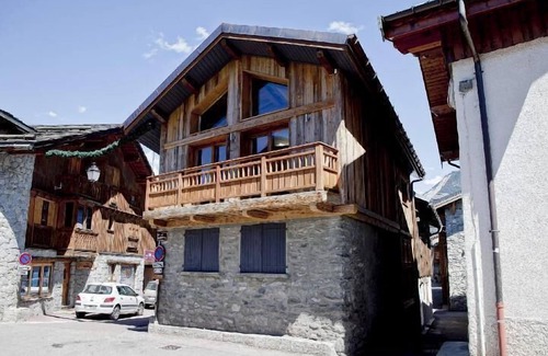 Le Praz Chalet De Esquí | Chalet, 100m del centro estación, balcón, chimenea o estufa a leña, tv, 150m², Courchevel