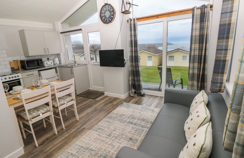 Horton Cabaña | CHALET 22, family friendly, country holiday cottage in Port Eynon