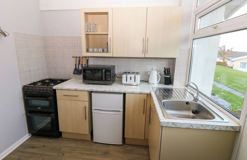 Port-Eynon Cabaña | CHALET 27, pet friendly, country holiday cottage in Port Eynon