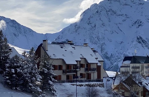 Germ Chalet De Esquí | CHALET HERMOSO 7 en la estación de esquí en los Pirineos - con chimenea