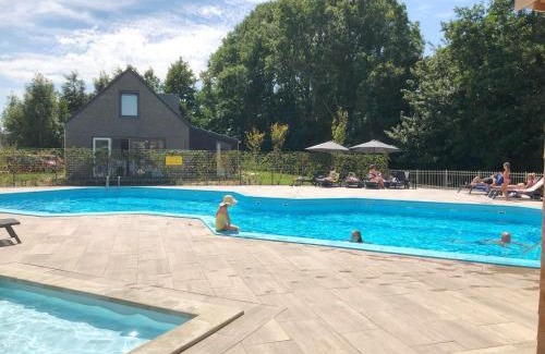 Sint Maarten Chalet De Esquí | Chalet 7a op Recreatiepark De Wielen