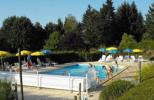 Mialet Chalet De Esquí | CHALET A LO LARGO DEL LAGO, VERDE Périgord, piscina, descanso tranquilo y perfecto.