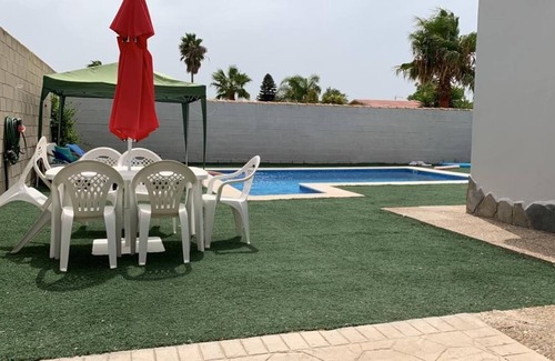 Los Franceses-la Vega Chalet De Esquí | Chalet Ángeles con piscina y jardín en la zona del Marquesado