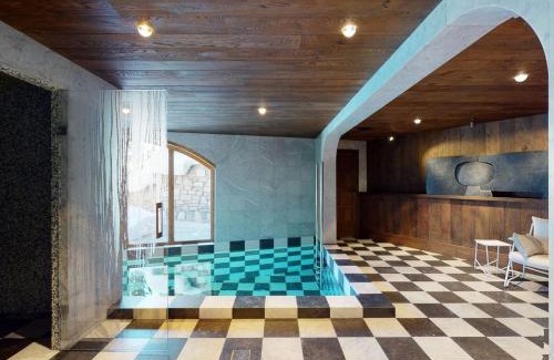 Val-d'Isere Apartamento | Chalet avec Piscine Chauffée, Accès Direct aux Pistes et Services de Luxe à Val-d'Isère - FR-1-567-108