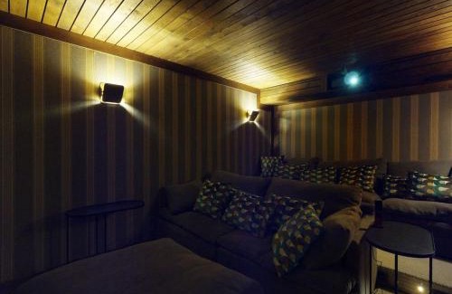 Val-d'Isere Apartamento | Chalet avec Piscine Chauffée, Accès Direct aux Pistes et Services de Luxe à Val-d'Isère - FR-1-567-108