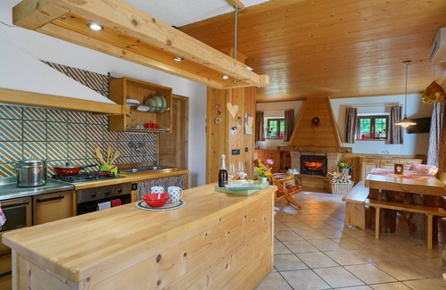 Barco Chalet De Esquí | Chalet 'Baita Angomà' con vistas a la montaña y jardín privado