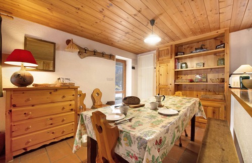Antey-Saint-Andre Chalet De Esquí | Chalet 'Bas Vue Cervin Matterhorn' with Private Terrace and Wi-Fi
