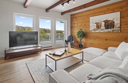 Riviere-Rouge Chalet De Esquí | Chalet Bleu - Waterfront Retreat