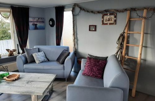 Leeuwarden Otro | Chalet Boot style