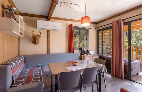Rouffiac-des-Corbieres Casa | Chalet 'Canada' con vistas a la montaña, piscina compartida y jardín privado